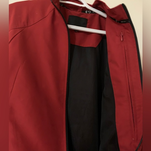 Red vintage-look windbreaker - Picture 3 of 4